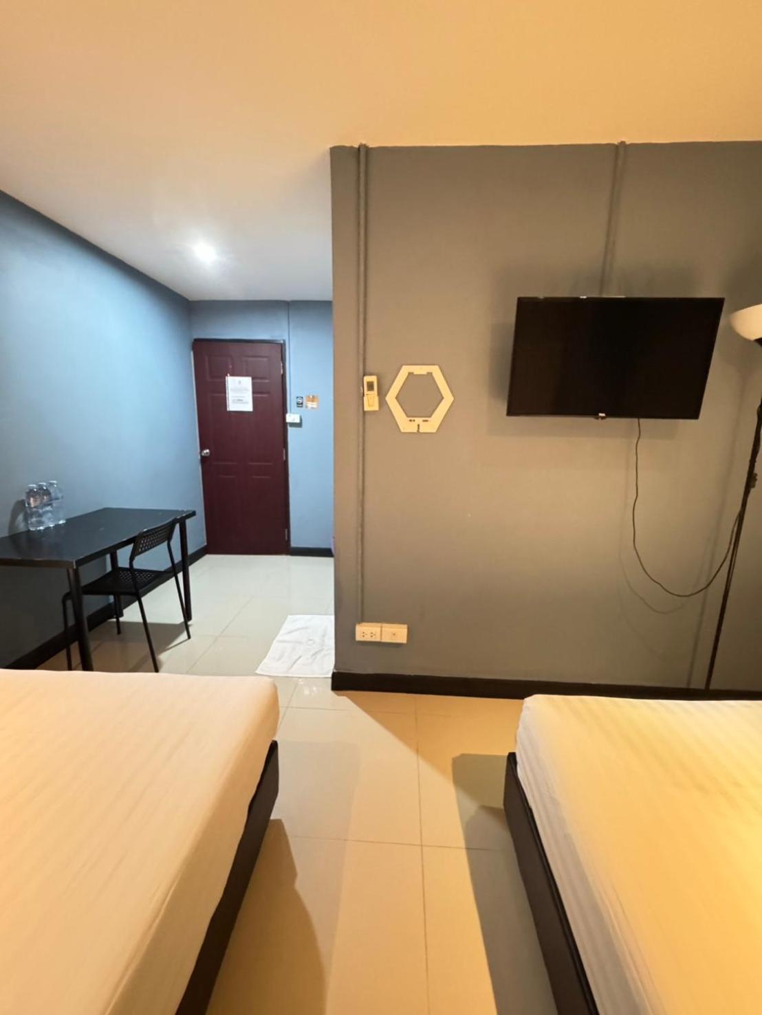 The Little Pig Sukhumvit Hotel Bangkok Buitenkant foto