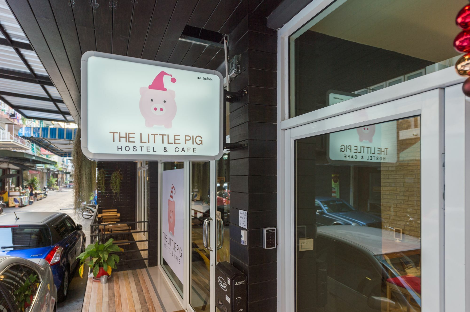 The Little Pig Sukhumvit Hotel Bangkok Buitenkant foto